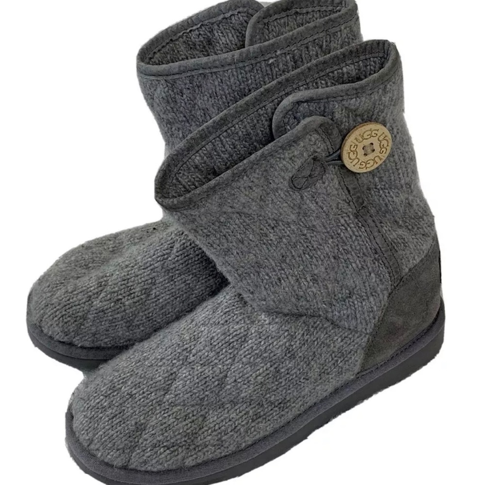 UGG Australia Womens Gray Quilted Boots 8M